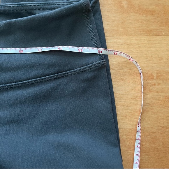 Alo Yoga Leggings Gray Cutout, Small - Picture 4 of 7